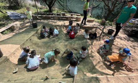 Campamento de verano para niños sobre arqueología y naturaleza con ArqueoEduca en Málaga
