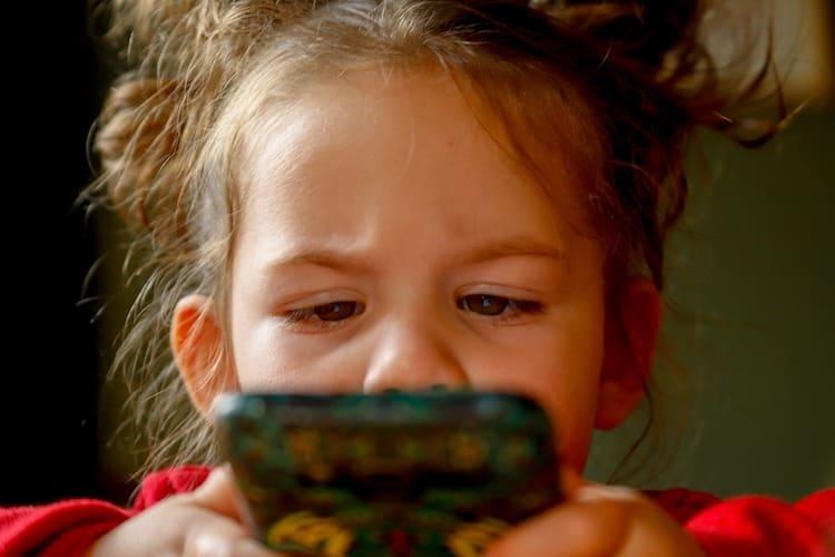 4 consejos para que los menores hagan un buen uso de los dispositivos móviles con Centro Te Motivan