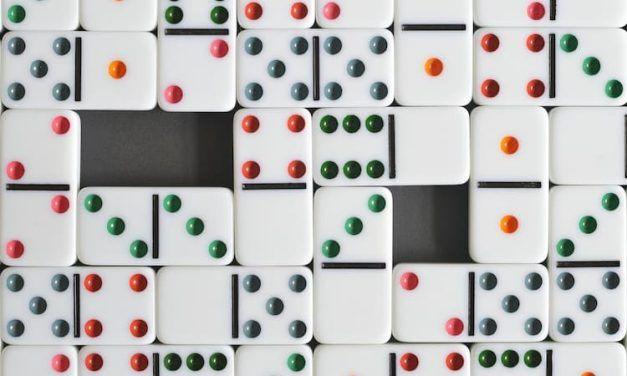 El parchís y el dominó: Juegos de mesa tradicionales en la era digital