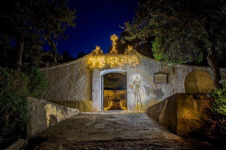 'Cuento de Navidad', actividad en familia en el Cementerio Inglés de Málaga