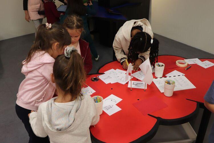 Los museos malagueños Casa Natal de Picasso y el Museo Ruso han organizado talleres para niños esta Semana Blanca y el Espacio Joven del Centre Pompidou Málaga ampliará su horario en estas jornadas de ocio infantil.