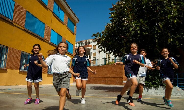 ✔️El colegio El Divino Pastor de Málaga abre sus puertas en el mes de febrero durante una Jornada de Puertas Abiertas de Educación Primaria.