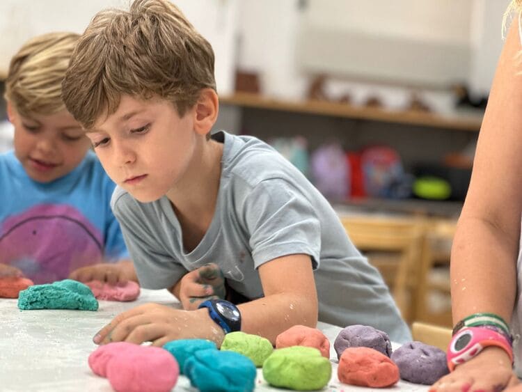 ‘Museo en movimiento: constructores del arte’, la actividad cultural para niños en el Museo Picasso Málaga