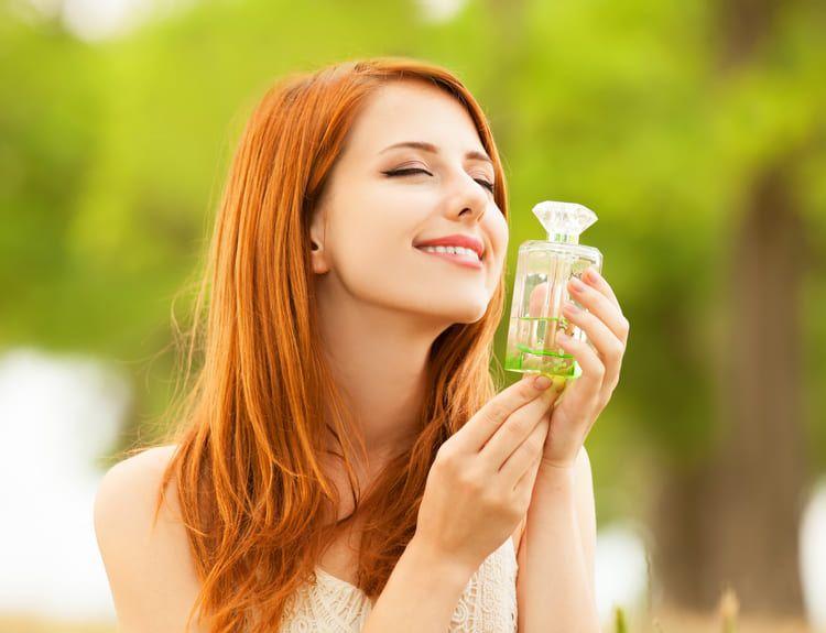 ¿Qué transmite el perfume verde de mujer?