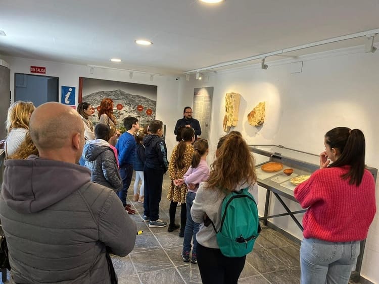 El Ayuntamiento de Fuengirola organiza una serie de talleres gratis de arqueología para niños de 6 a 14 años en La Finca del Secretario.