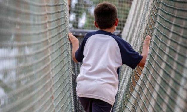 Yincana para niños al aire libre en el parque de diversiones Jungle Family Málaga